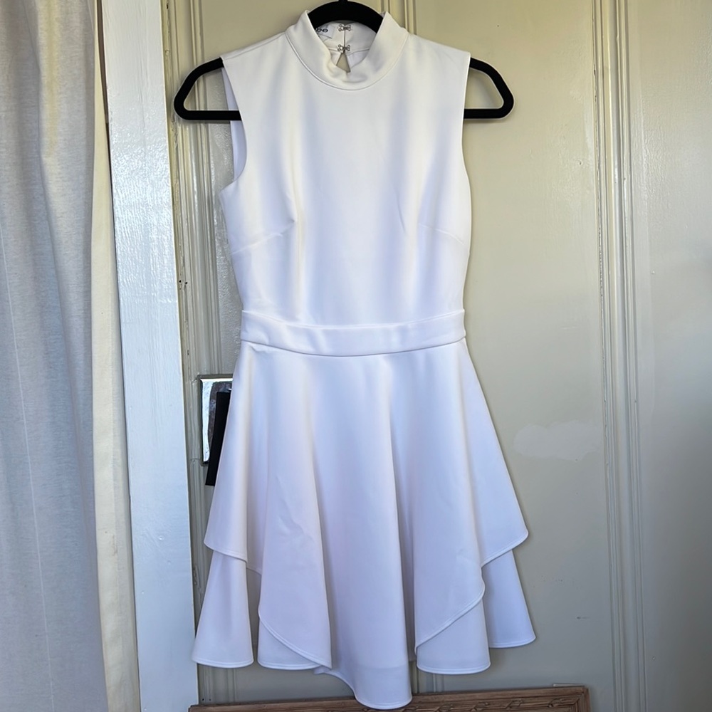 BEBE. XS. WHITE DRESS